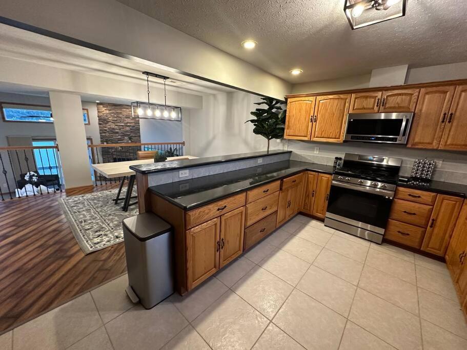 Inviting 3 Bed 2.5 Bath Townhome In Wadsworth ภายนอก รูปภาพ