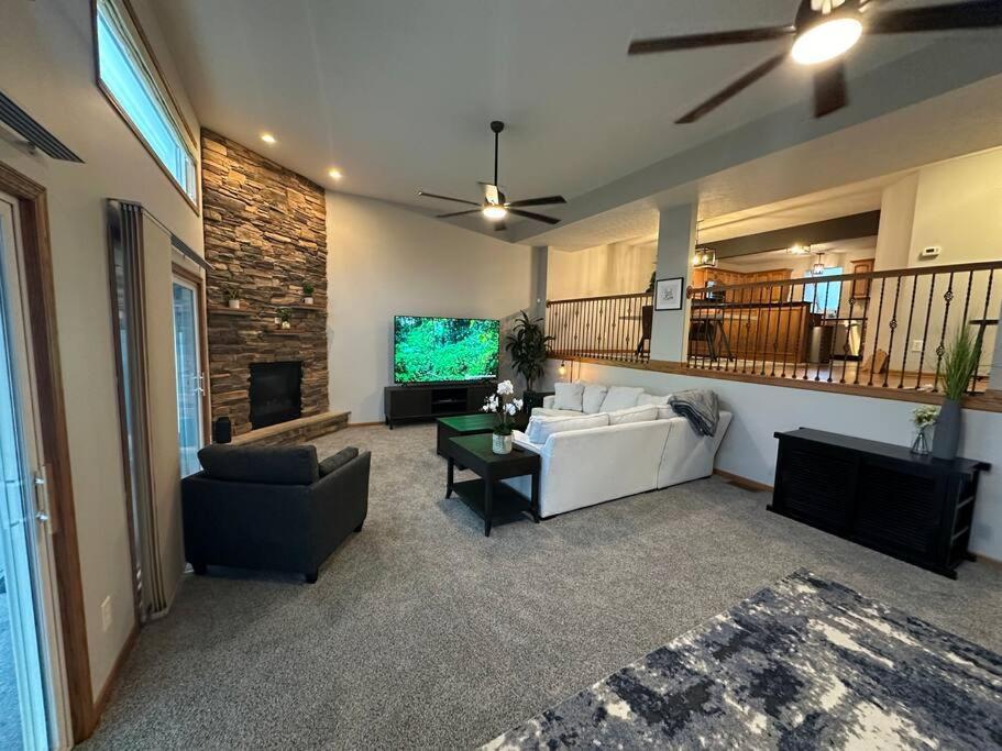 Inviting 3 Bed 2.5 Bath Townhome In Wadsworth ภายนอก รูปภาพ